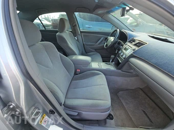 2011 Toyota Camry LE – miniatura 14