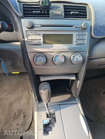 2011 Toyota Camry LE – miniatura 17