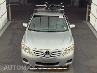 2011 Toyota Camry LE – miniatura 2