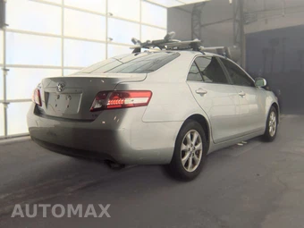 2011 Toyota Camry LE – miniatura 5