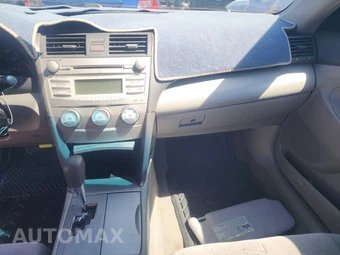 2011 Toyota Camry LE – miniatura 11