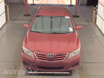 2011 Toyota Camry LE – miniatura 2