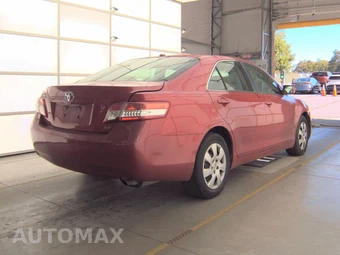 2011 Toyota Camry LE – miniatura 4