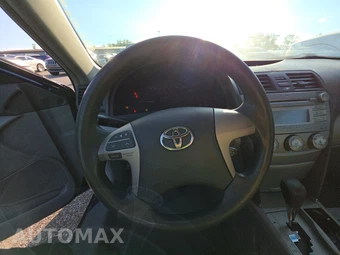 2011 Toyota Camry LE – miniatura 10