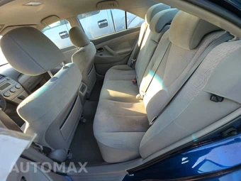 2011 Toyota Camry LE – miniatura 13