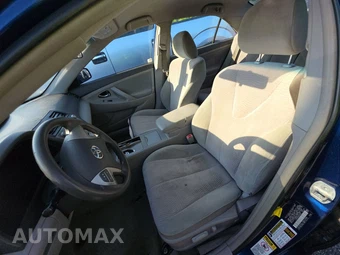 2011 Toyota Camry LE – miniatura 7