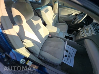2011 Toyota Camry LE – miniatura 8