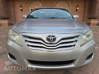 2011 Toyota Camry LE - miniatura 2