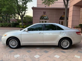 2011 Toyota Camry LE - miniatura 3