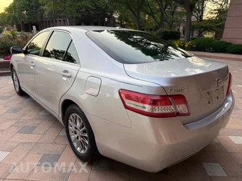 2011 Toyota Camry LE - miniatura 6