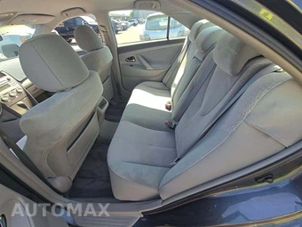 2011 Toyota Camry LE – miniatura 13