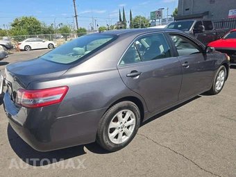 2011 Toyota Camry LE – miniatura 3