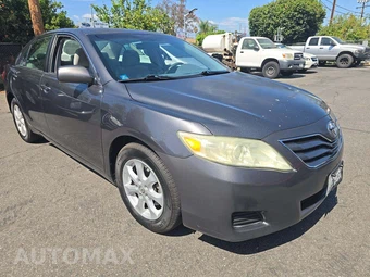 2011 Toyota Camry LE – miniatura 4
