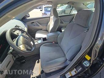 2011 Toyota Camry LE – miniatura 6