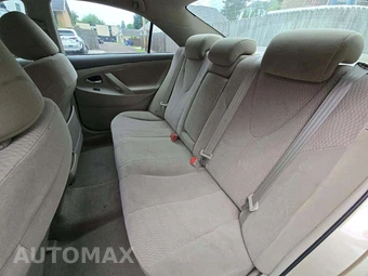 2011 Toyota Camry LE – miniatura 13