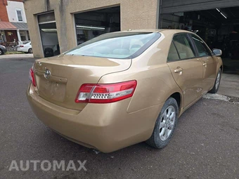 2011 Toyota Camry LE – miniatura 3