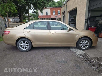 2011 Toyota Camry LE – miniatura 4