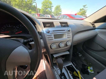 2011 Toyota Camry LE – miniatura 10