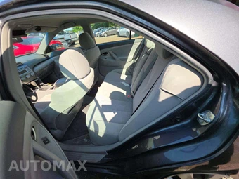 2011 Toyota Camry LE – miniatura 13