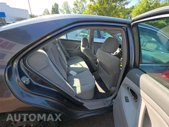 2011 Toyota Camry LE – miniatura 16