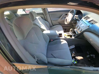 2011 Toyota Camry LE – miniatura 18