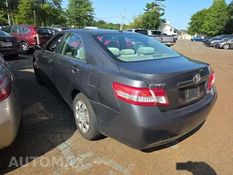 2011 Toyota Camry LE – miniatura 2