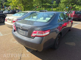2011 Toyota Camry LE – miniatura 3