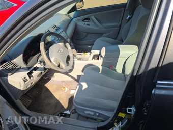 2011 Toyota Camry LE – miniatura 6