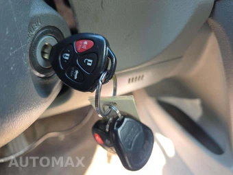 2011 Toyota Camry LE – miniatura 8