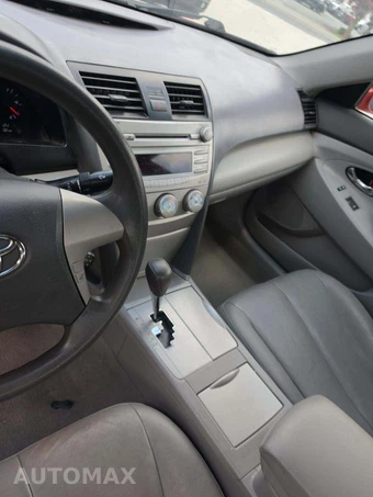 2011 Toyota Camry LE - miniatura 10