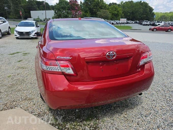 2011 Toyota Camry LE - miniatura 2