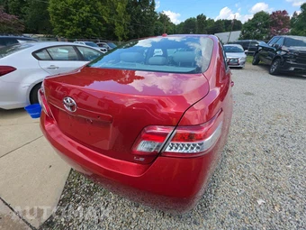 2011 Toyota Camry LE - miniatura 3