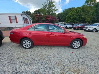 2011 Toyota Camry LE - miniatura 4