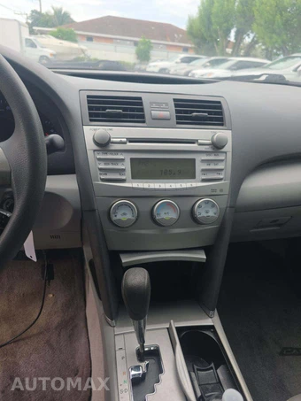 2011 Toyota Camry LE – miniatura 10