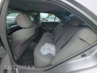 2011 Toyota Camry LE – miniatura 13