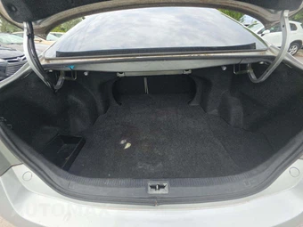 2011 Toyota Camry LE – miniatura 14