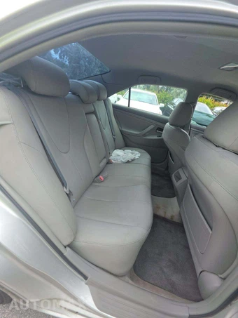 2011 Toyota Camry LE – miniatura 16