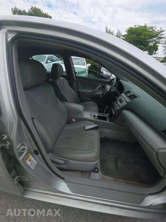 2011 Toyota Camry LE – miniatura 18