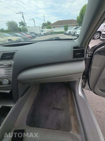 2011 Toyota Camry LE – miniatura 19