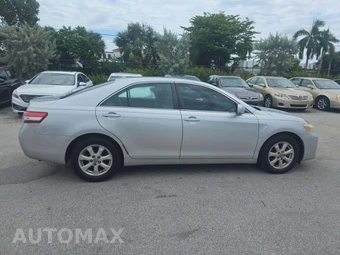 2011 Toyota Camry LE – miniatura 4