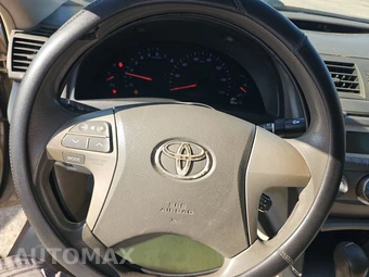 2011 Toyota Camry LE – miniatura 10