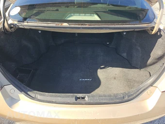 2011 Toyota Camry LE – miniatura 16