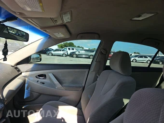 2011 Toyota Camry LE – miniatura 17