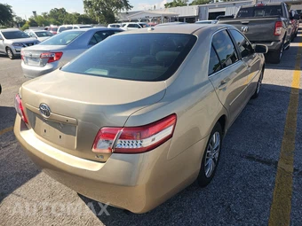 2011 Toyota Camry LE – miniatura 4