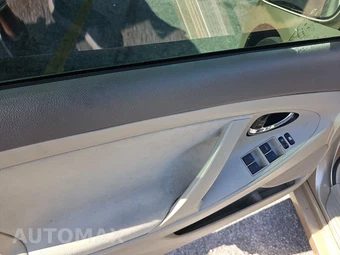 2011 Toyota Camry LE – miniatura 9