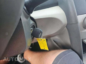 2011 Toyota Camry LE – miniatura 5