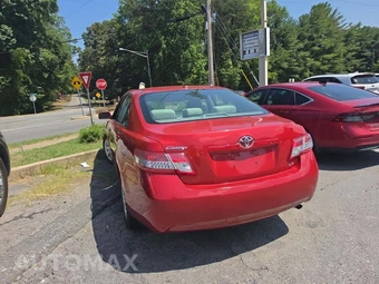2011 Toyota Camry LE – miniatura 2