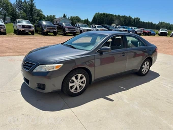 2011 Toyota Camry LE - miniatura 5