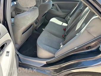 2011 Toyota Camry LE - miniatura 7