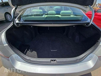 2011 Toyota Camry LE – miniatura 11